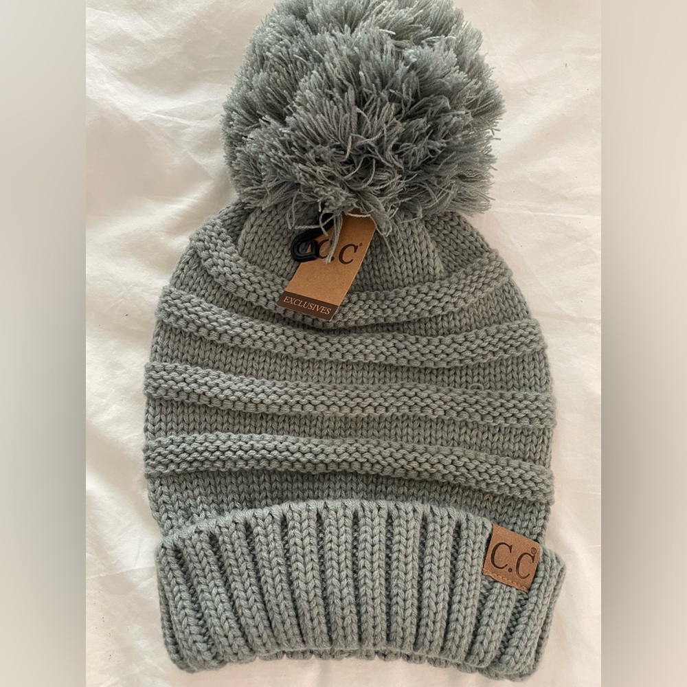 CC Grey Knit Beanie with Pom Pom
Soft,warmth NWT new!